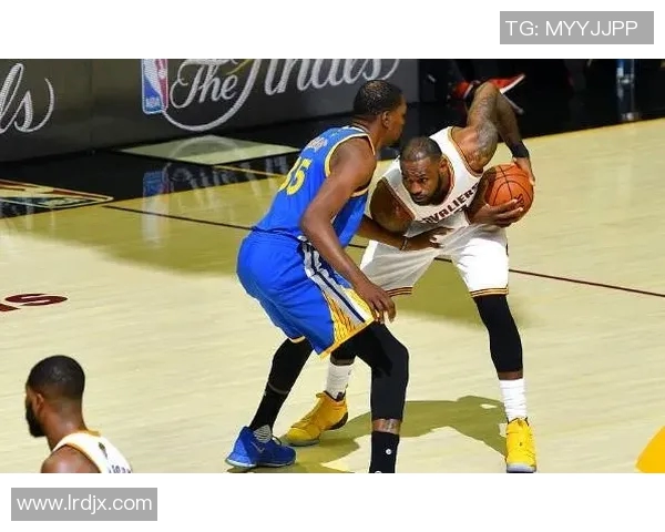 2016年骑士与勇士常规赛精彩视频回放全景解析与赛后点评