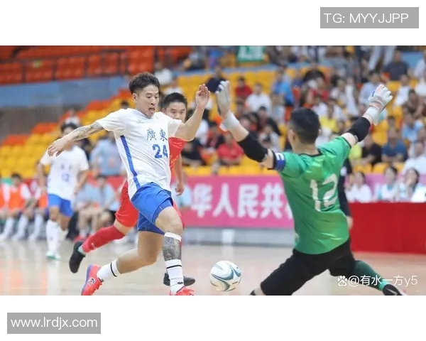 广州足球队的默契配合与战术分析探讨