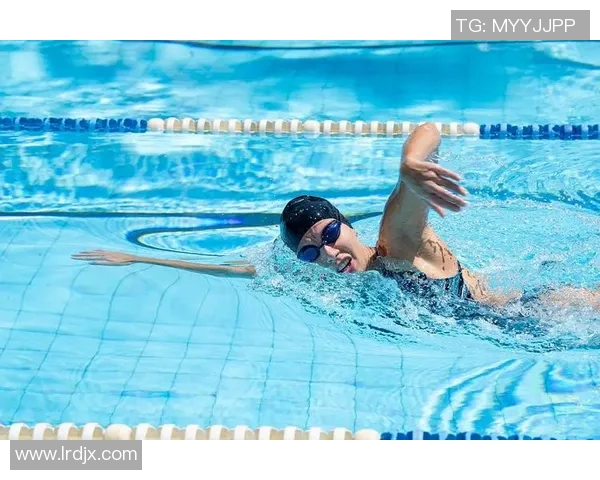 探索游泳动作的技巧与训练方法提升泳者表现的全面解析